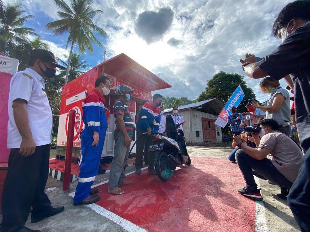 Pertashop Mudahkan Warga Serei Isi BBM dan Beli Gas