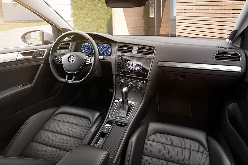 New VW e-Golf Kian Bertenaga dan Tersedia Fitur-fitur Baru
