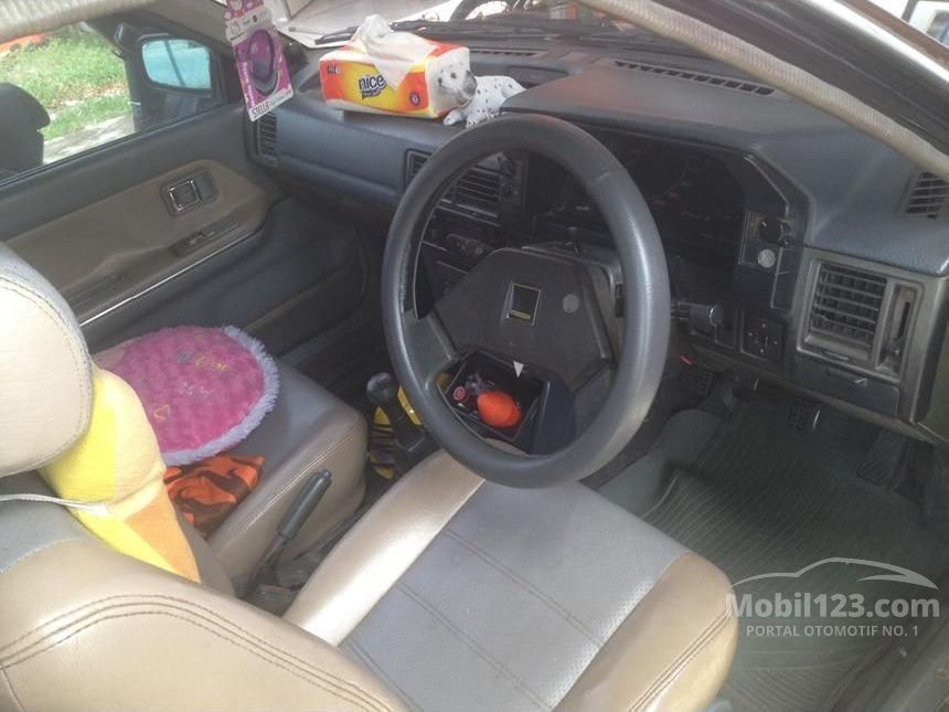 1987 mazda 323 interior