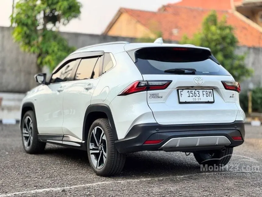 2023 Toyota Yaris Cross S HV (Premium colour) SUV