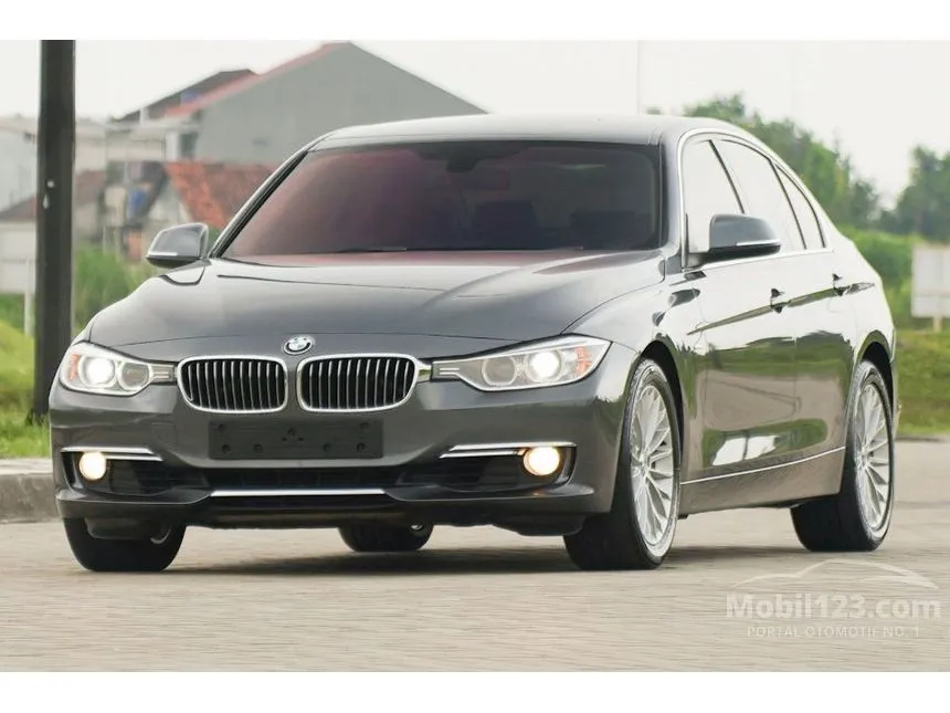 2015 BMW 320i Luxury Sedan