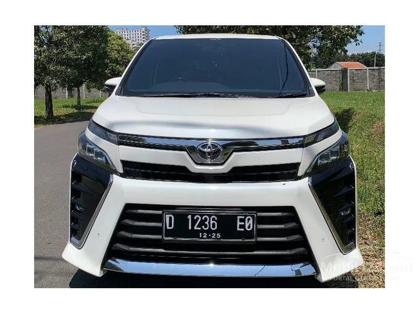 Toyota Voxy 2018 2.0 di Jawa Barat Automatic Wagon Putih