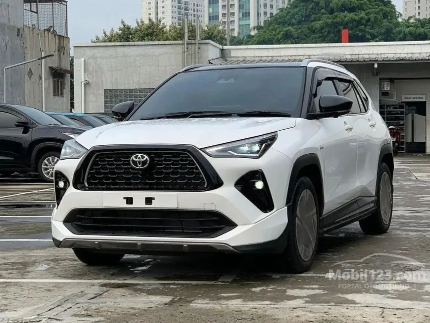 Jual Mobil Toyota Yaris Cross 2024 S GR Parts Aero Package HEV 1.5 di Jawa Timur Automatic Wagon Putih Rp 430.000.000