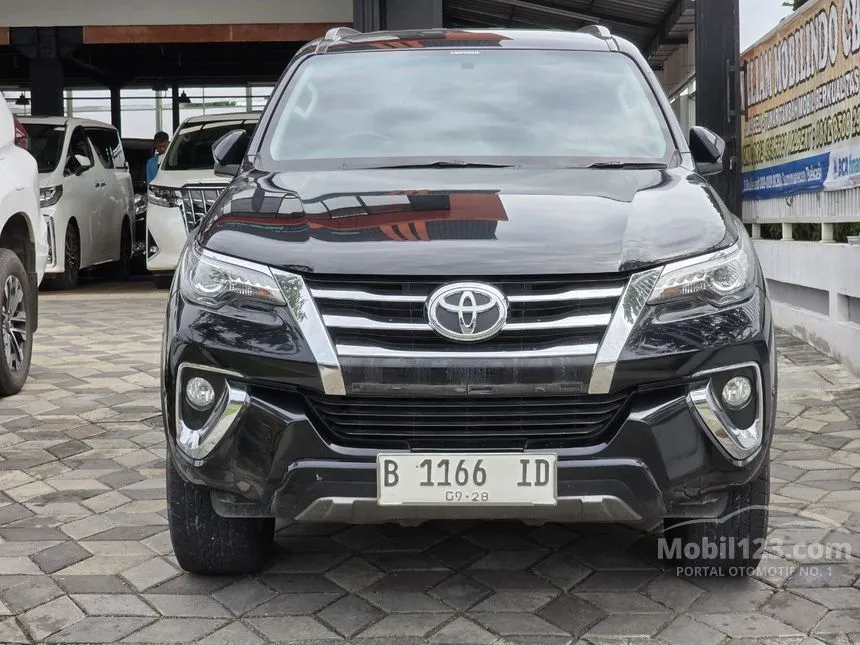 Jual Mobil Toyota Fortuner 2018 VRZ 4X2 2.4 di Jawa Barat Automatic SUV Hitam Rp 415.000.000