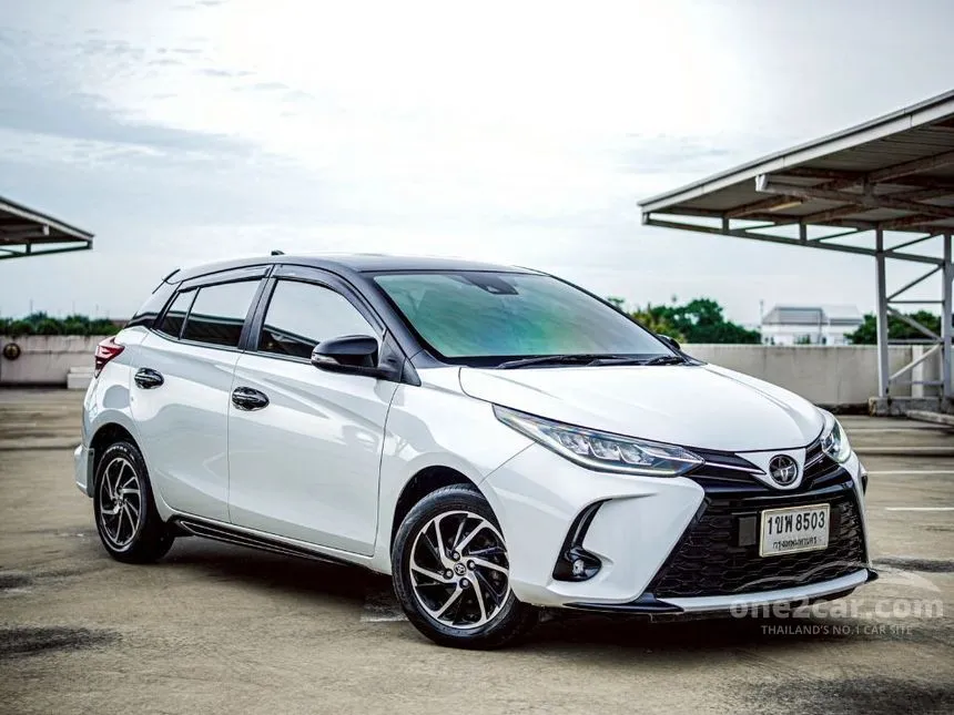 2021 Toyota YARIS Sport Premium Black Roof Hatchback