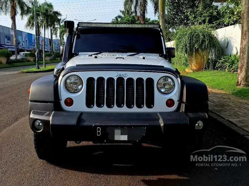 Jual Mobil Jeep Wrangler 2013 Sport CRD Unlimited 2.8 di DKI Jakarta Automatic SUV Putih Rp 899.000.000