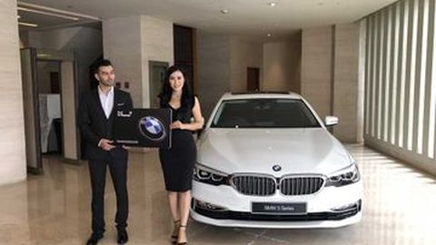 Beli BMW Seri 7 dan Seri 5 di Telkomsel IIMS 2019, Gratis BBM Setahun