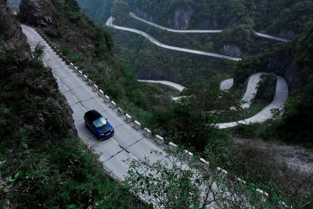 Move Aside, Ferrari, The Range Rover Sport SVR Is The New King Of Tianmen Road