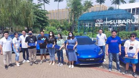 Subaru Serahkan All New BRZ Kepada 8 Konsumen Pertama di Indonesia