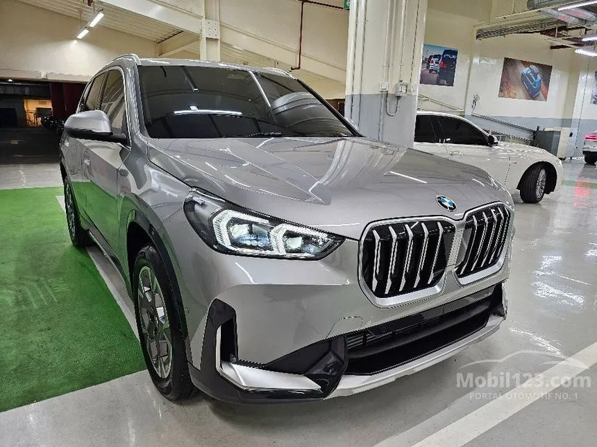 Jual Mobil BMW X1 2024 sDrive18i xLine 1.5 di DKI Jakarta Automatic SUV Silver Rp 887.000.000
