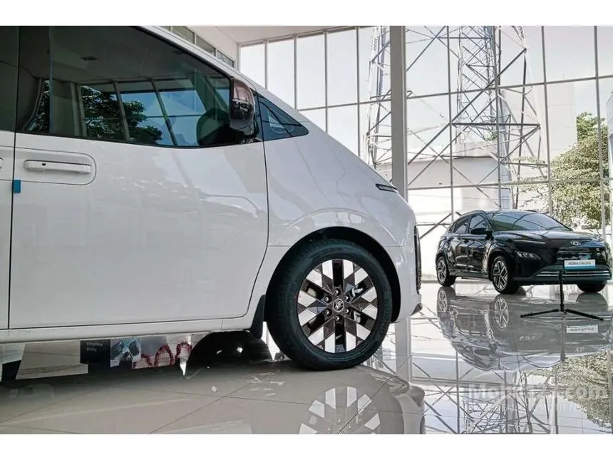 Jual Mobil Hyundai Staria 2024 Signature 7 2.2 di Banten Automatic MPV Putih Rp 1.040.000.000
