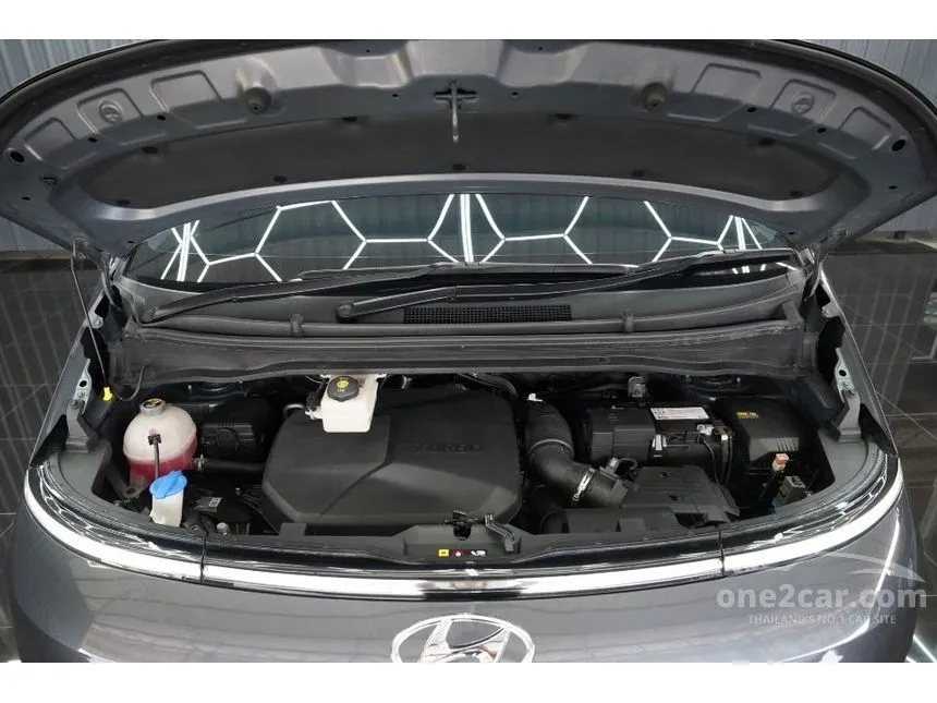 2022 Hyundai Staria SEL Van