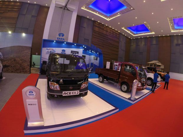 Kendaraan Niaga Tata Motors Unjuk Diri di GIIAS Makassar Auto Show 2016