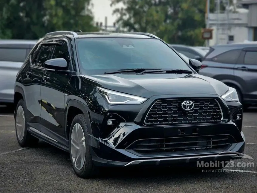 Jual Mobil Toyota Yaris Cross 2024 S GR Parts Aero Package HEV 1.5 di Banten Automatic Wagon Hitam Rp 349.580.000