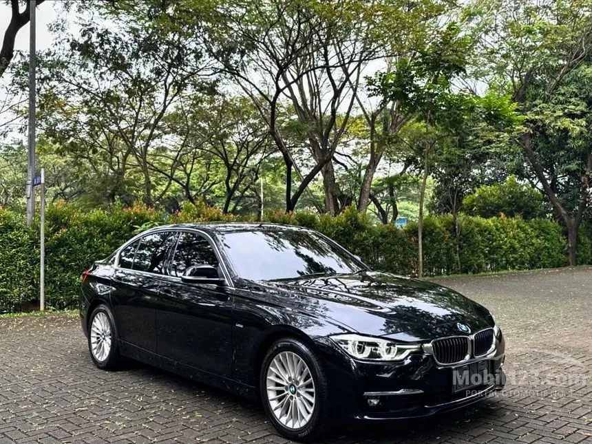Jual Mobil BMW 320i 2018 Luxury 2.0 di DKI Jakarta Automatic Sedan Hitam Rp 403.000.000