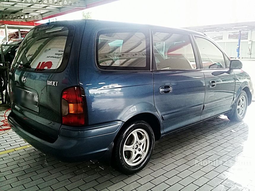 Hyundai trajet 2001