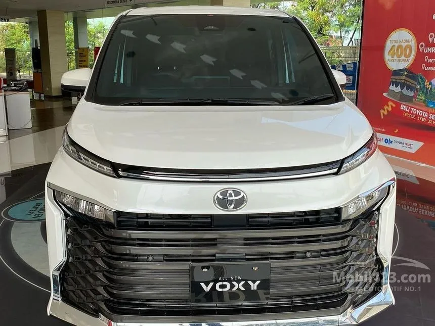 Jual Mobil Toyota Voxy 2023 2.0 di Jawa Barat Automatic Van Wagon Putih Rp 590.000.000