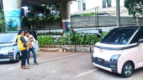 Antusiasme Konten Kreator Garap Wuling Air ev untuk Video Review