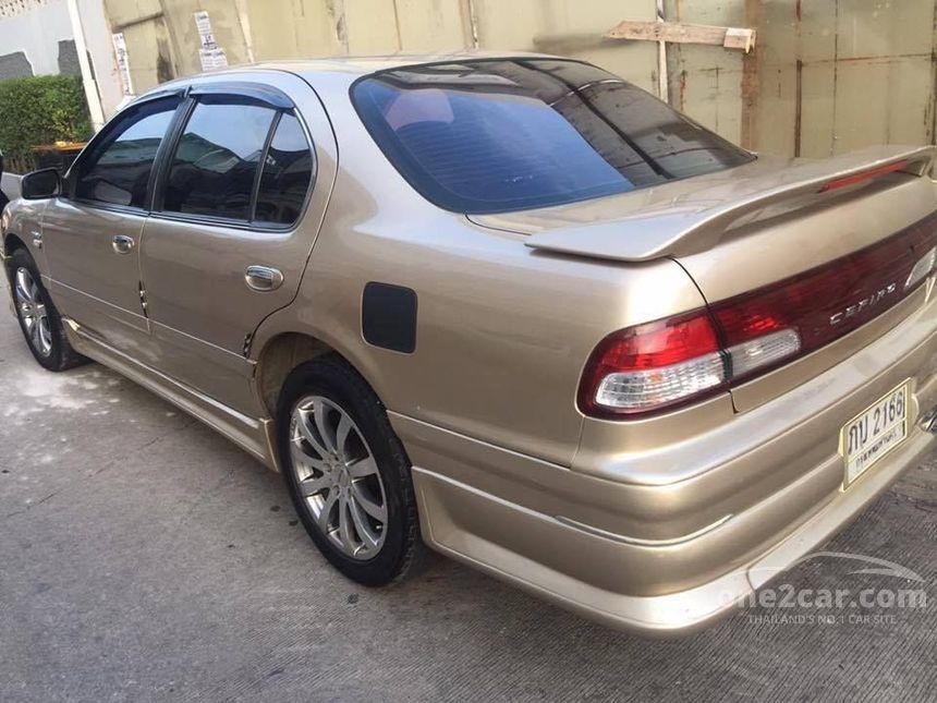 Nissan cefiro 2000