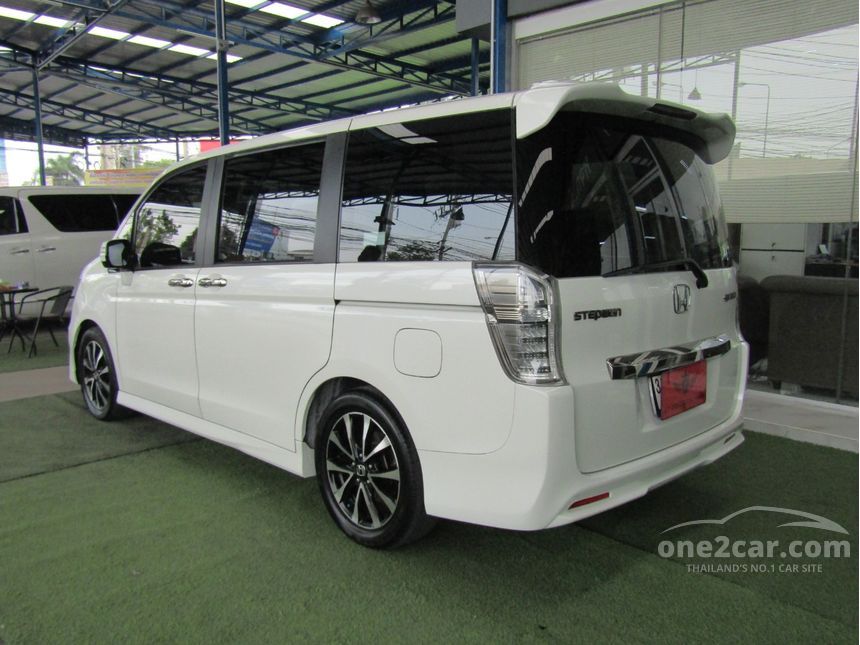 Honda stepwgn 2014