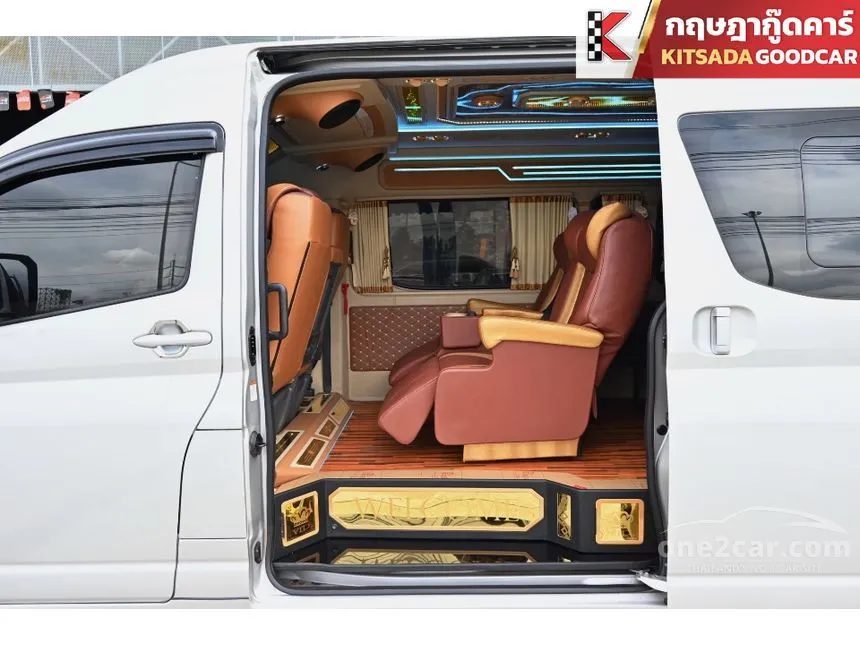 2022 Toyota Commuter Van