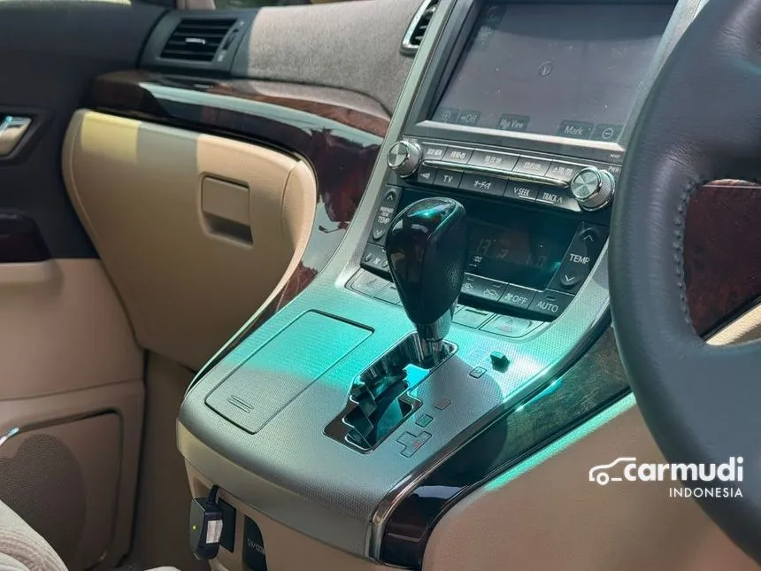 2012 Toyota Alphard G MPV