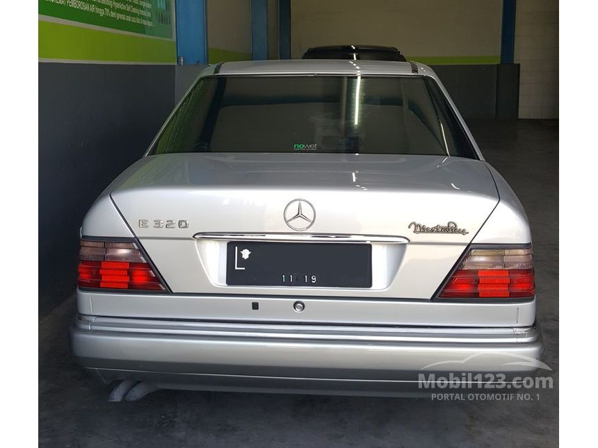 1996 Mercedes-Benz E320 W124 3.2 L6 Manual Sedan