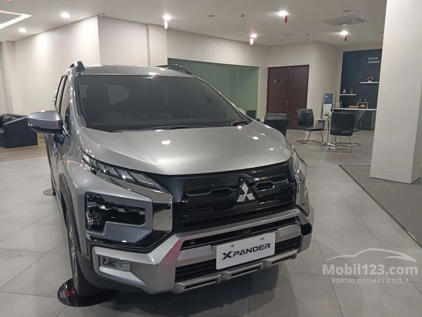 Jual Mobil Mitsubishi Xpander 2024 CROSS 1.5 di Banten Automatic Wagon Silver Rp 322.000.000
