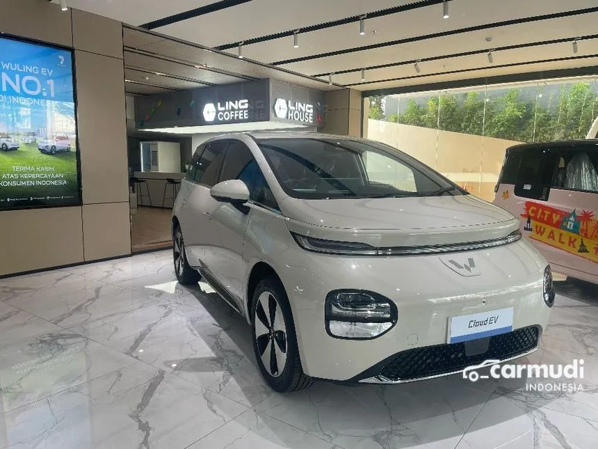 2025 Wuling Cloud EV Pro Hatchback