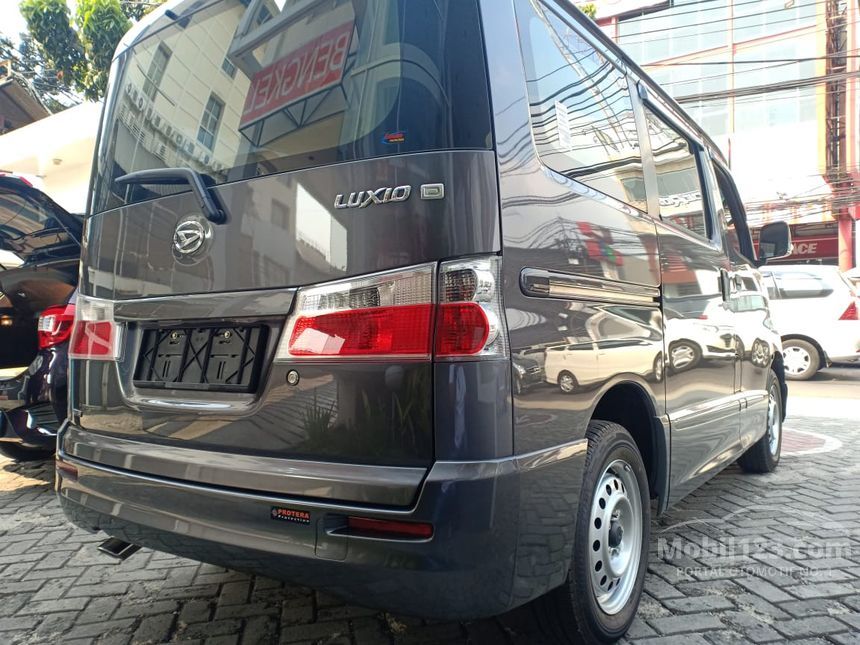 Jual Mobil Daihatsu Luxio 2019 D 1.5 di DKI Jakarta Manual MPV Abu-abu