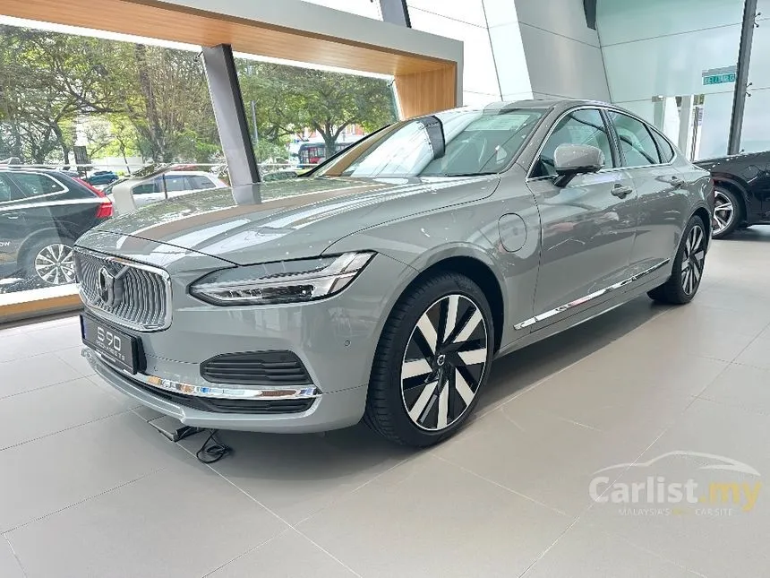 2023 Volvo S90 Recharge T8 PHEV Sedan