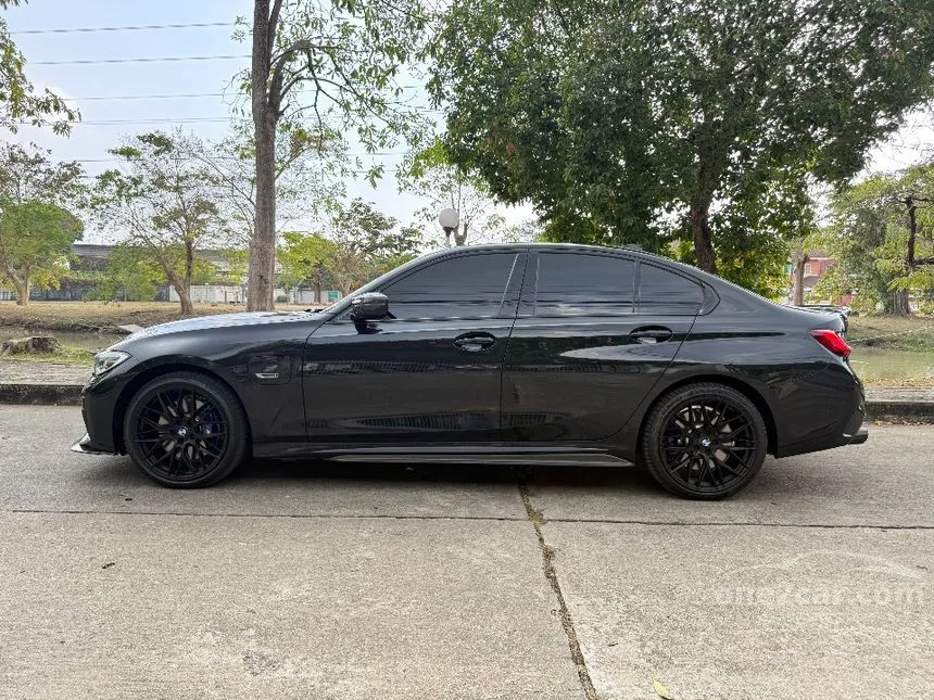 2022 BMW 330e M Sport Sedan