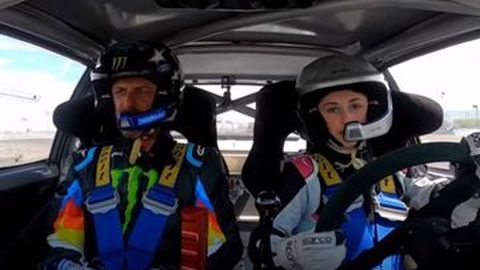 Seru, Raja Drifting Turunkan Ilmu Kepada Putrinya di Masa Pandemi Corona