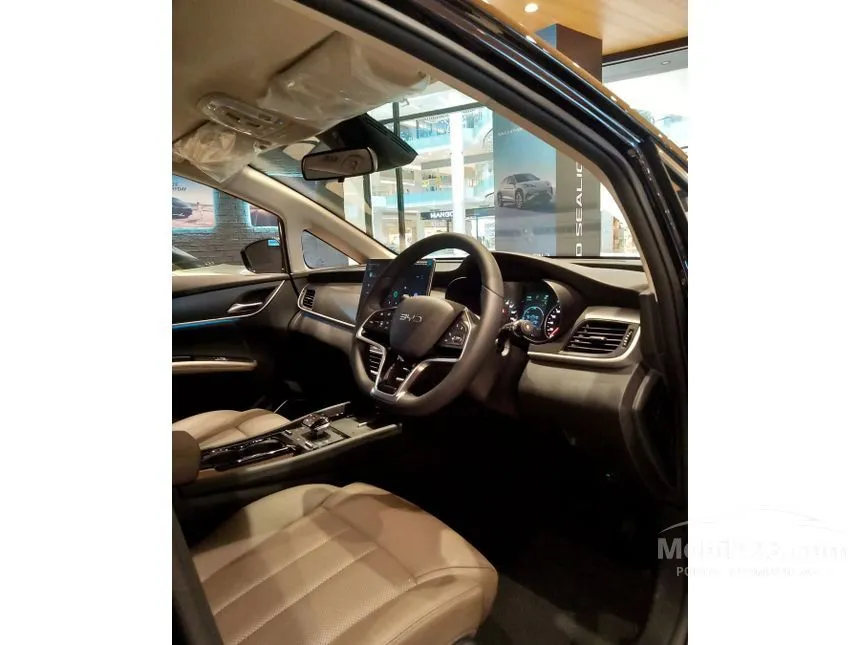 2025 BYD M6 Superior Captain 6 Seater MPV