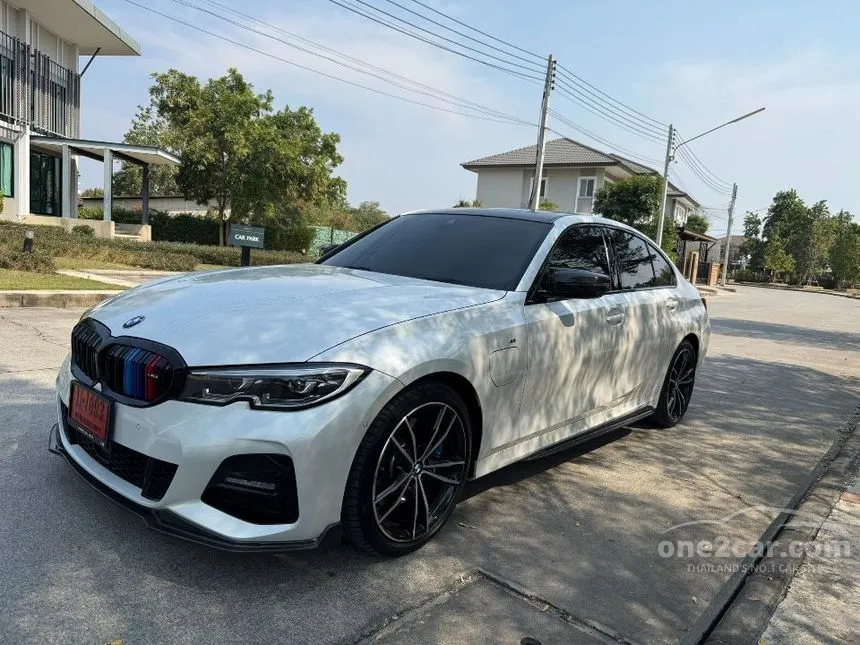 2021 BMW 330e M Sport Sedan