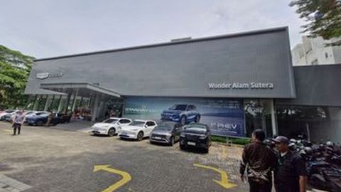 Resmikan 3 Diler Sekaligus, Geely ‘Kejar Tayang’ Penuhi Target 40 Diler pada 2025