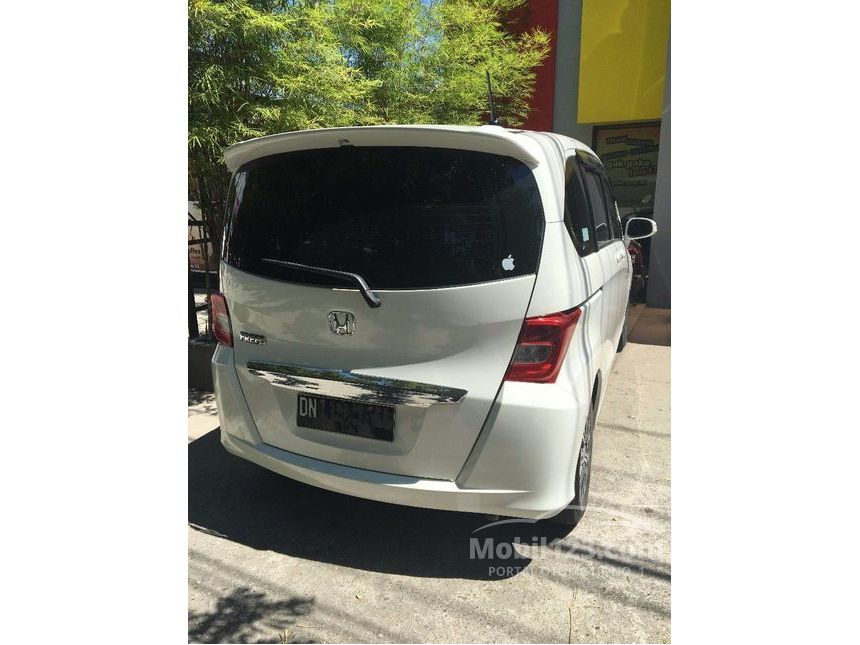 Jual Mobil Honda Freed 2013 E 1.5 di Sulawesi Tengah 