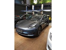 2020 Tesla Model 3 Standard Range Plus Silver on Black