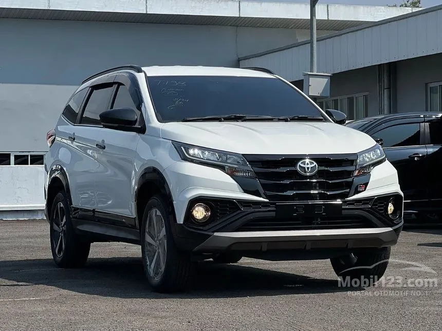 Jual Mobil Toyota Rush 2024 S GR Sport 1.5 di Jawa Timur Automatic SUV Putih Rp 264.013.000
