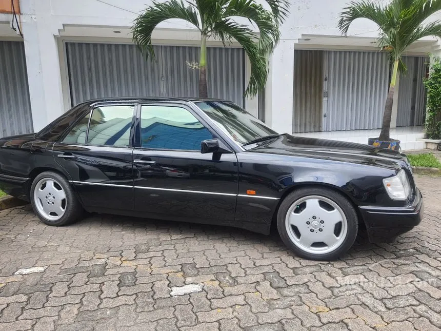 1995 Mercedes-Benz E220 Automatic Sedan
