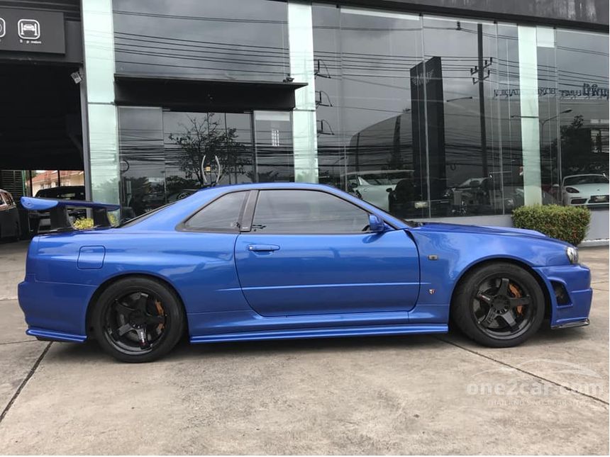 Nissan skyline 2010