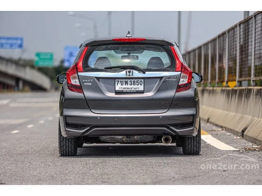 2019 Honda JAZZ V Hatchback