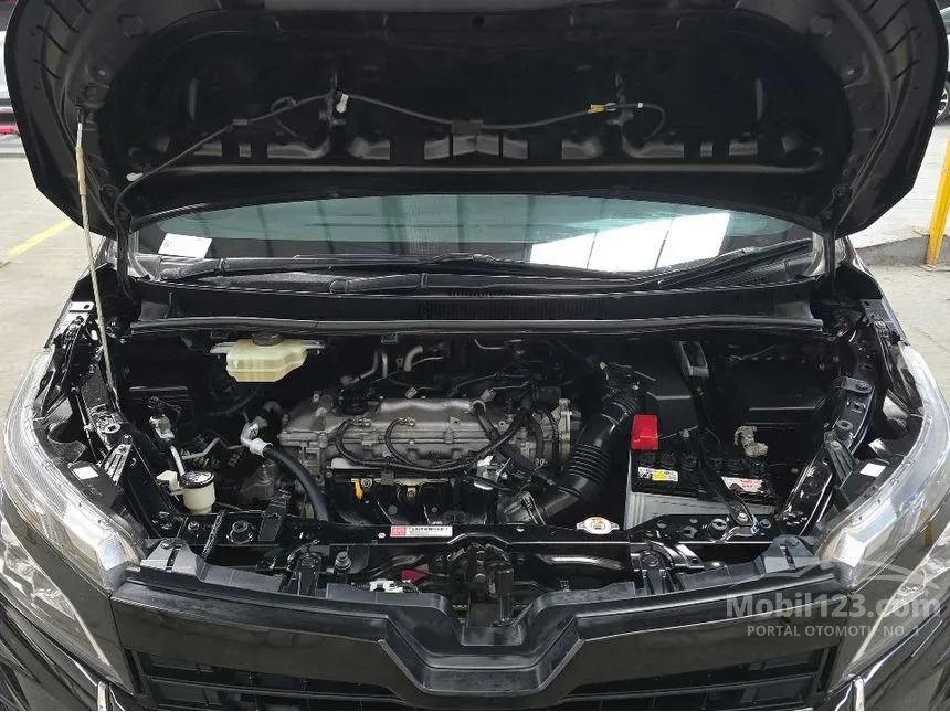 2021 Toyota Voxy MPV