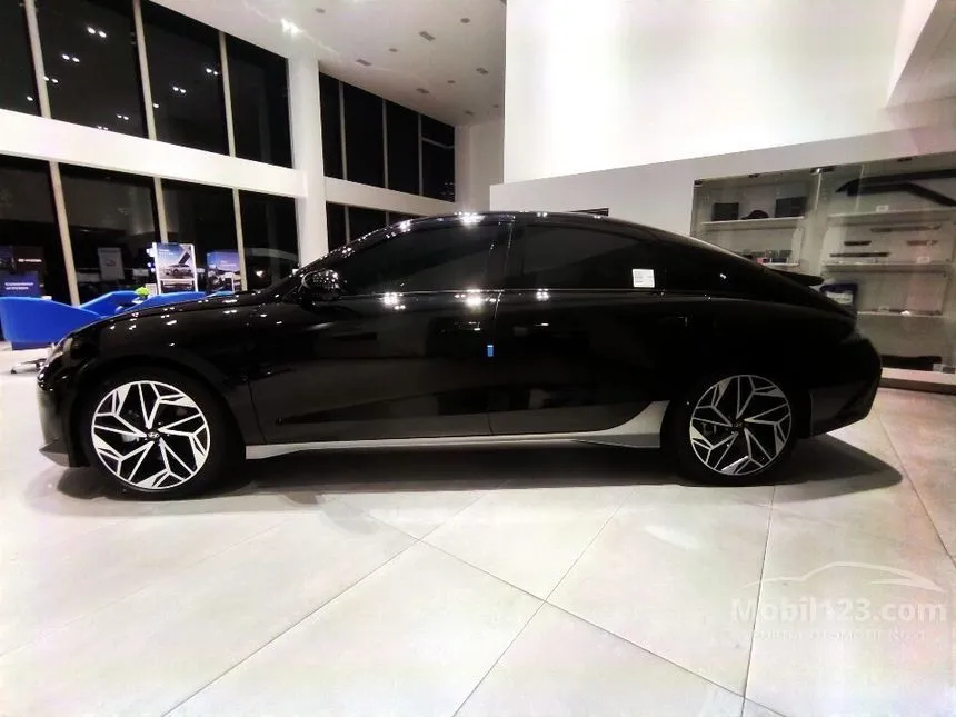 Jual Mobil Hyundai IONIQ 6 2023 Signature Long Range di Banten Automatic Sedan Hitam Rp 1.088.000.000