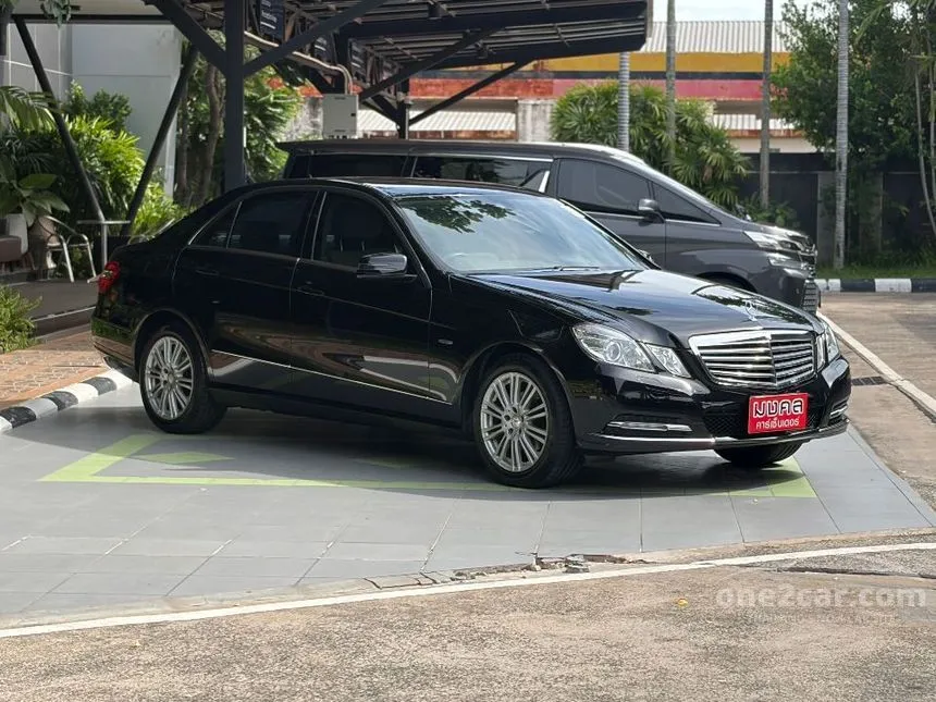 2012 Mercedes-Benz E200 CGI BlueEFFICIENCY Sedan