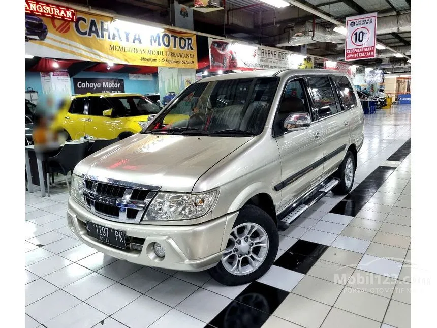Jual Mobil Isuzu Panther 2017 LS 2.5 di Jawa Timur Manual SUV Silver Rp 210.000.000