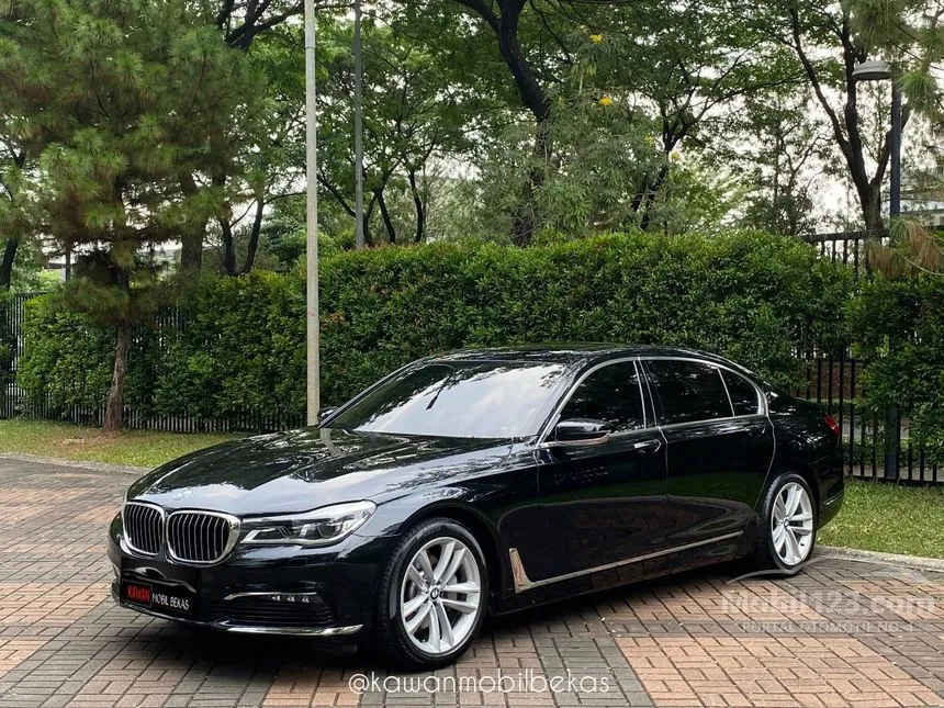 Jual Mobil BMW 730Li 2019 M Sport 2.0 di Banten Automatic Sedan Hitam Rp 699.000.000