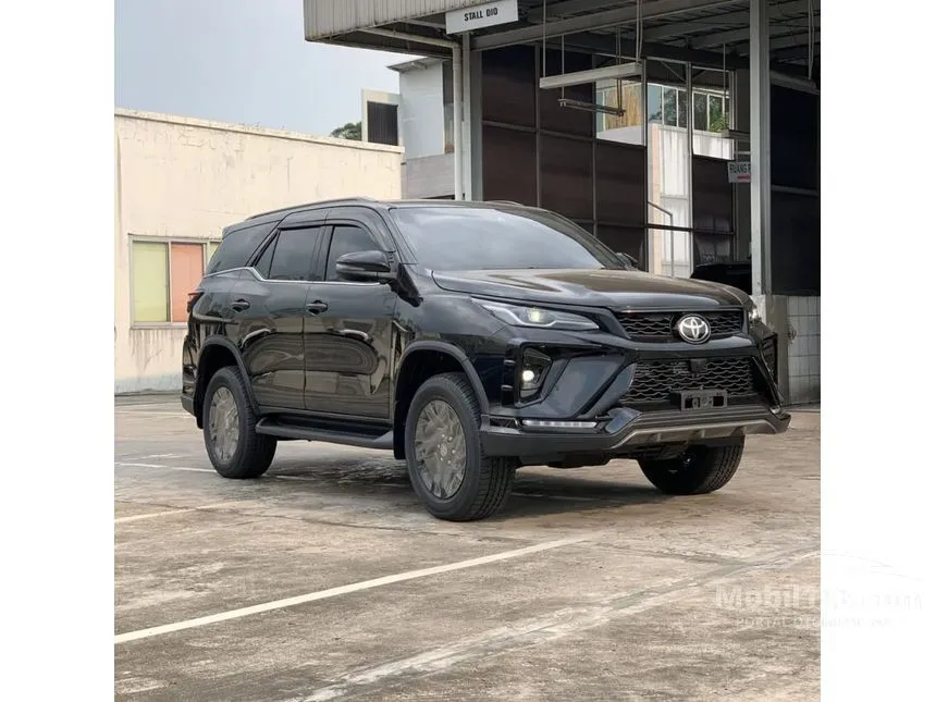 Jual Mobil Toyota Fortuner 2024 VRZ 4x4 2.8 di Jawa Barat Automatic SUV Hitam Rp 737.800.000