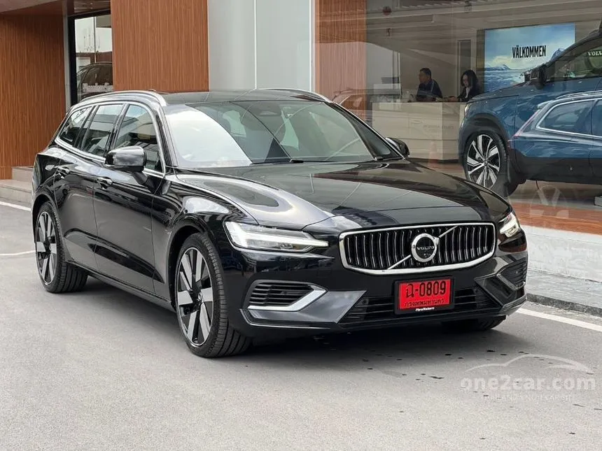 2024 Volvo V60 Recharge Ultimate T8 Wagon
