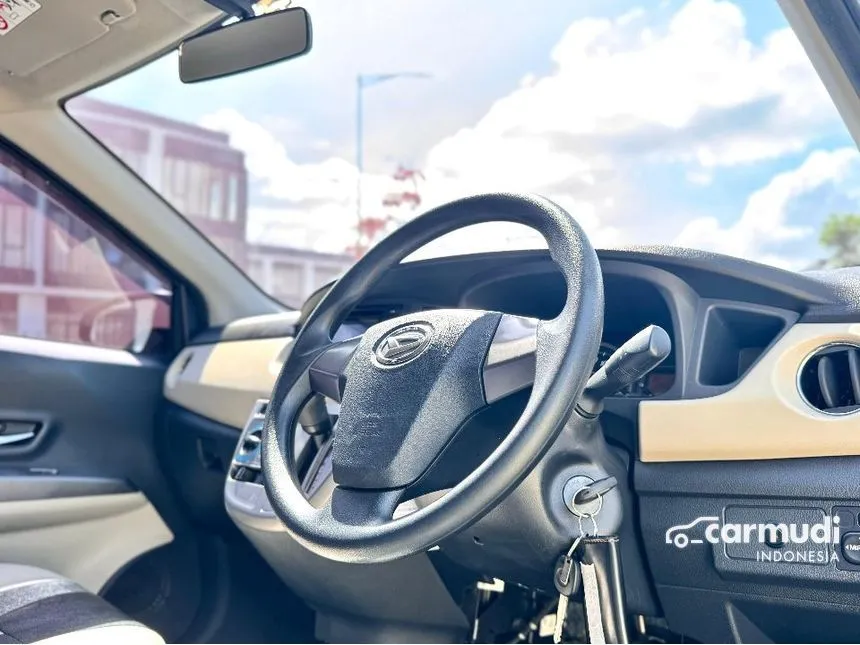 2016 Daihatsu Sigra R Deluxe MPV